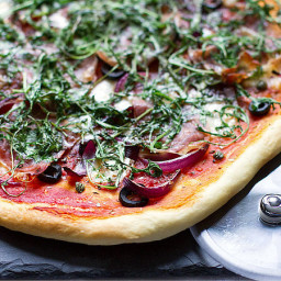 Parma ham, rocket, and red onion pizza