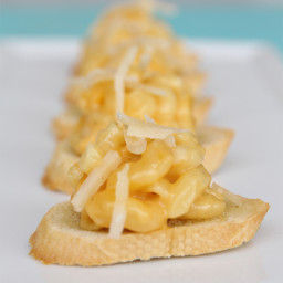 Parmesan Mac and Cheese Crostini Appetizer