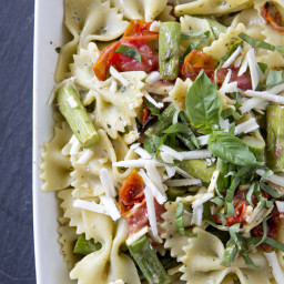 parmesan-pesto-pasta-salad-with-roasted-tomatoes-and-asparagus-1669025.jpg