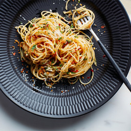 Pasta with 15-Minute Garlic, Oil, and Anchovy Sauce