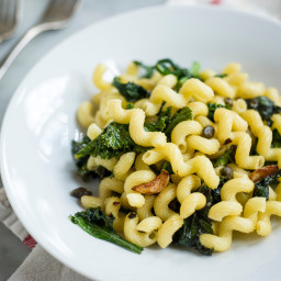 Pasta With Anchovies, Garlic, Chiles and Kale