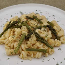 Pasta with eggs and asparagus (scrambled egg pasta)
