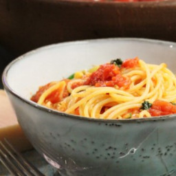 Pasta with Fresh Tomato Sauce Recipe