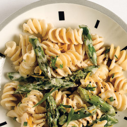 Pasta with Goat Cheese, Lemon, and Asparagus