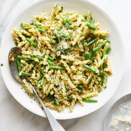 Pasta With Green Beans and Almond Gremolata