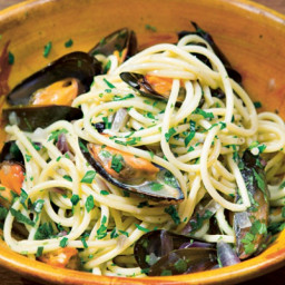 Pasta with Mussels, Garlic, and Parsley