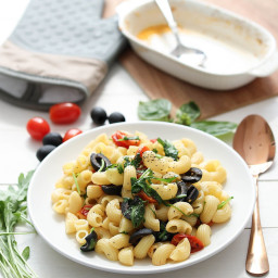 pasta-with-olives-rocket-and-roasted-tomatoes-2236704.jpg