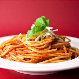 Pasta With Pepper and Tomato Sauce