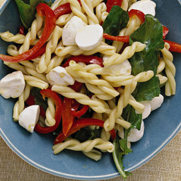pasta-with-peppers-and-mozzarella-1809493.jpg