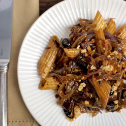 Pasta With Quick-Caramelized Onions, Fennel and Olives