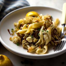Pasta With Roasted Cauliflower and Blue Cheese