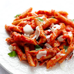 pasta-with-roasted-red-pepper-sauce-2446571.jpg