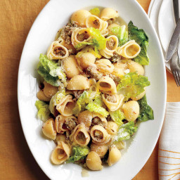 Pasta with Sausage, Leeks, and Lettuce