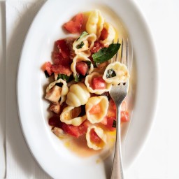 pasta-with-tomatoes-and-mozzar-60e1e8.jpg