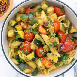 Pasta with Tomatoes and Zucchini