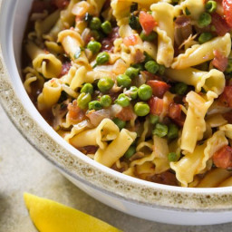 Pasta with Tomatoes, Peas and Pancetta
