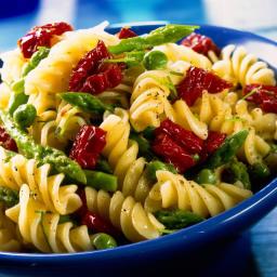 Pasta with Asparagus, Peas and Sun-Dried Tomatoes