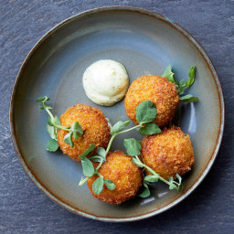 Pea and Yorkshire Fettle croquettes with mint mayo