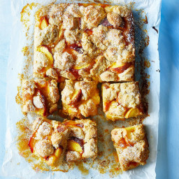 Peach and passion fruit crumble traybake