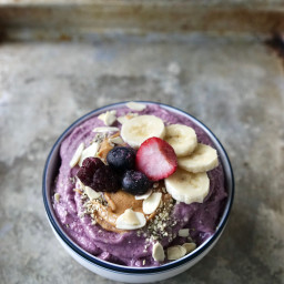 Peanut Butter Berry Banana Smoothie Bowl