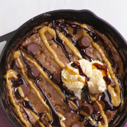 Peanut Butter-Chocolate Chip Skillet Cookie