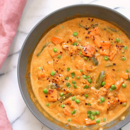Peanut Butter Sweet Potato Curry with Veggies and Peas – 1 Pot 30 Mins