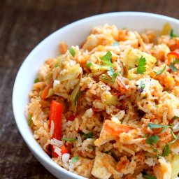 peanut-sauce-fried-rice-with-tofu-carrots-red-bell-pepper-cabbage-1344144.jpg