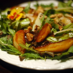 Pear and walnut salad