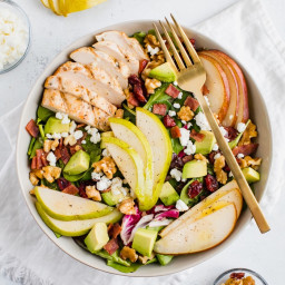 Pear Salad with Walnuts, Avocado and Grilled Chicken