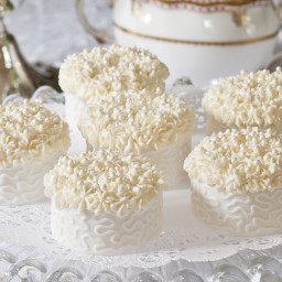 Pearls and Lace Cakes