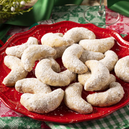 pecan-crescent-cookies-2850083.jpg
