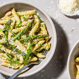 Penne With Asparagus Pesto and White Beans