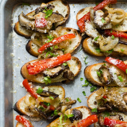 Pepper Mushroom Onion Crostini is the perfect way to enjoy a summer appetiz