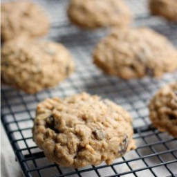 Perfect Oatmeal Raisin Cookies with Only 6 Ingredients