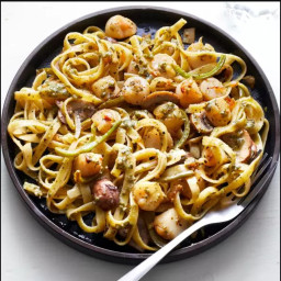 Pesto, Mushroom, Asparagus and Scallop Pasta