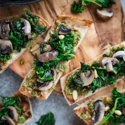 Pesto on toast with kale and mushrooms