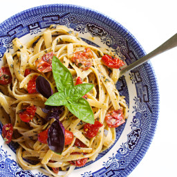 pesto-pasta-with-slow-roasted-tomatoes-1442140.jpg