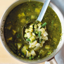 Pesto soup with zucchini and potato (gluten-free)