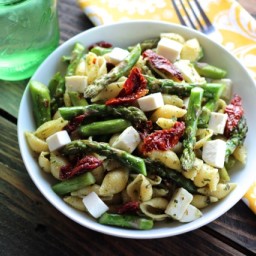 Pesto Pasta with Asparagus and Sun Dried Tomatoes