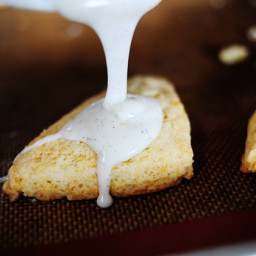 petite-vanilla-bean-scones-1620445.jpg