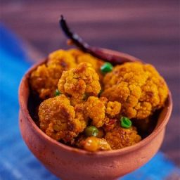 Phulkopir Roast (Bengali Roasted Cauliflower!)