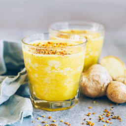 Pineapple Ginger Detox Smoothie for Glowing Skin