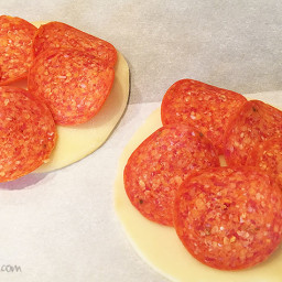 pizza-crisps-2-minute-low-carb-lunch-2200058.jpg