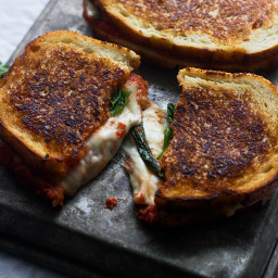 pizza-margherita-grilled-cheese-1853984.jpg