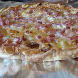 Pizza with Caramelized Onions and Ham