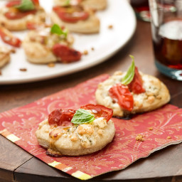 Pizzette with Gorgonzola, Tomato and Basil