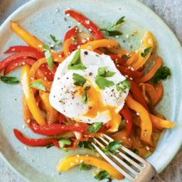 Poached Eggs with Sweet Pepper Pip and #233;rade