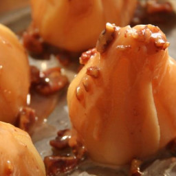Poached Pears with Creamy Pecan Sauce