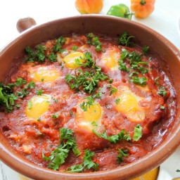Poached quail eggs in tomatoes sauce - The Petit Gourmet