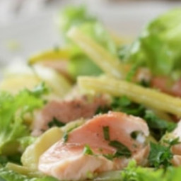 poached-salmon-with-salad-leaves-potatoes-and-mayonnaise-2477102.jpg
